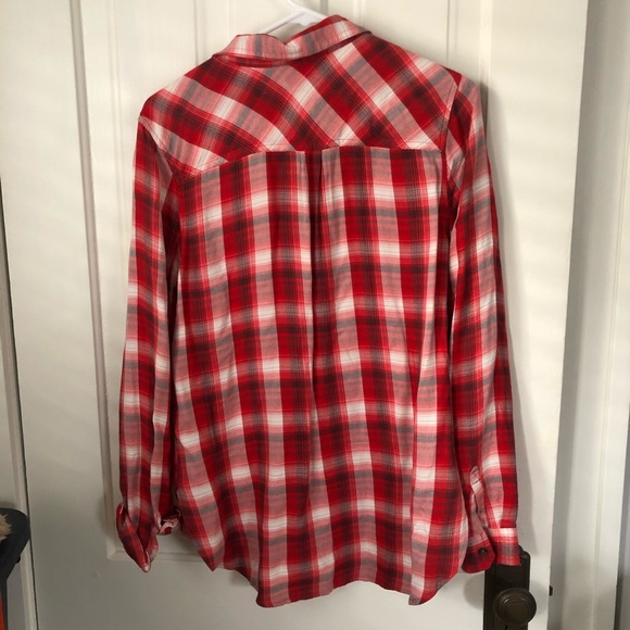 Lightweight Plaid Button-Up Top - Picture 4 of 5